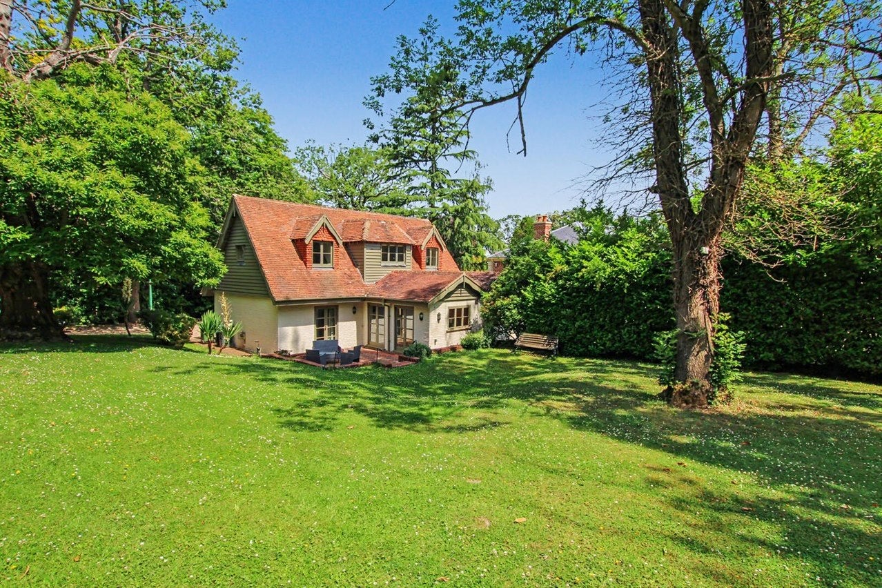 House Rowhill Road in Dartford