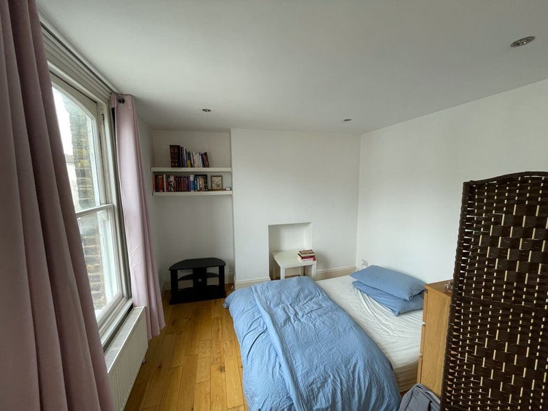 Flat Saltoun Road in Greater London