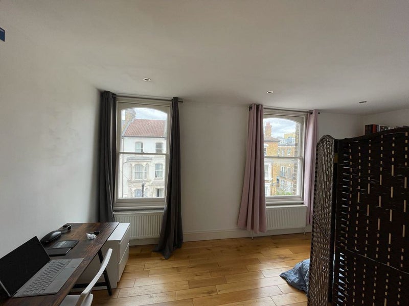 Flat Saltoun Road in Greater London