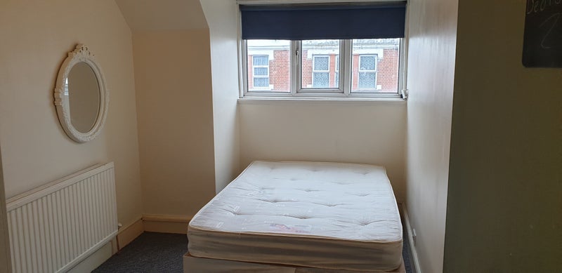Room Merton High Street in Greater London