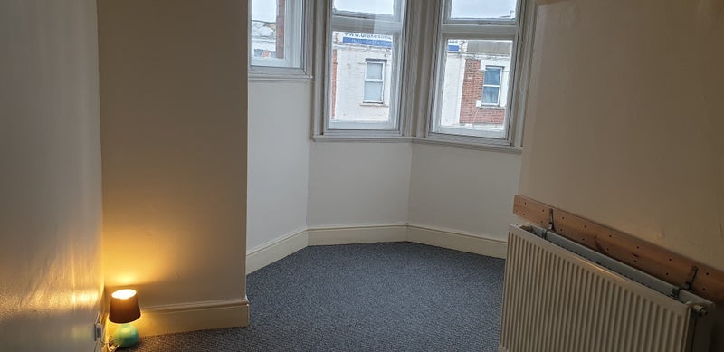 Room Merton High Street in Greater London