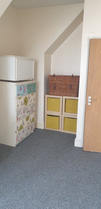 Room Merton High Street in Greater London