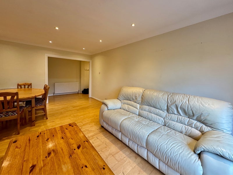 Room Ridgway in Greater London