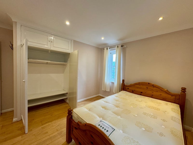Room Ridgway in Greater London