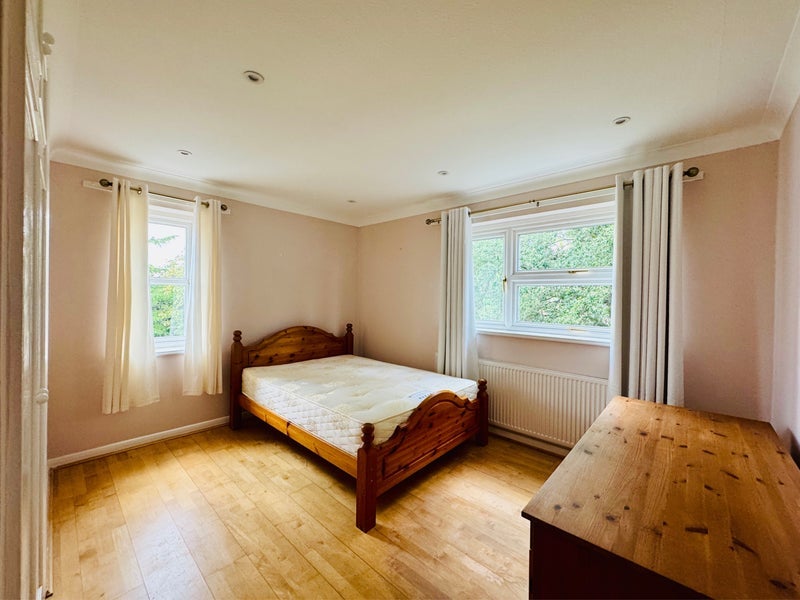 Room Ridgway in Greater London