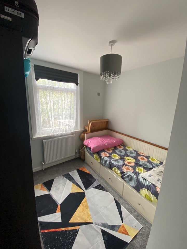 Room Buntingbridge Road in Greater London