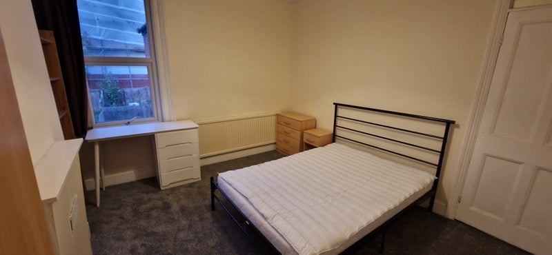 Room Ravenfield Road in Greater London