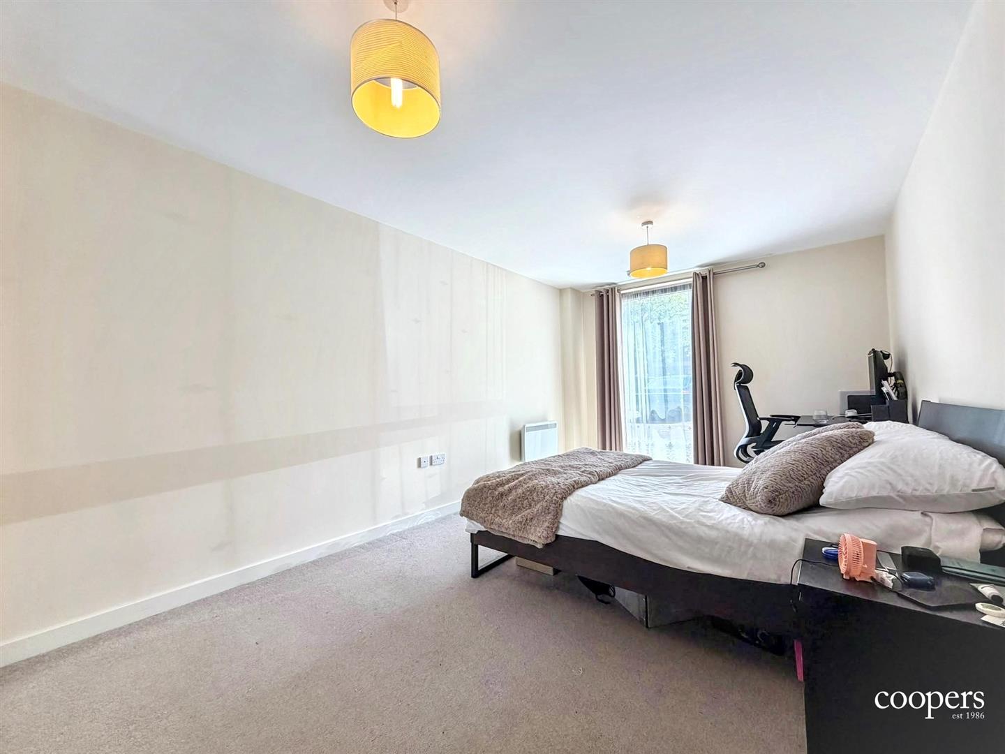Flat Northolt Road in Greater London