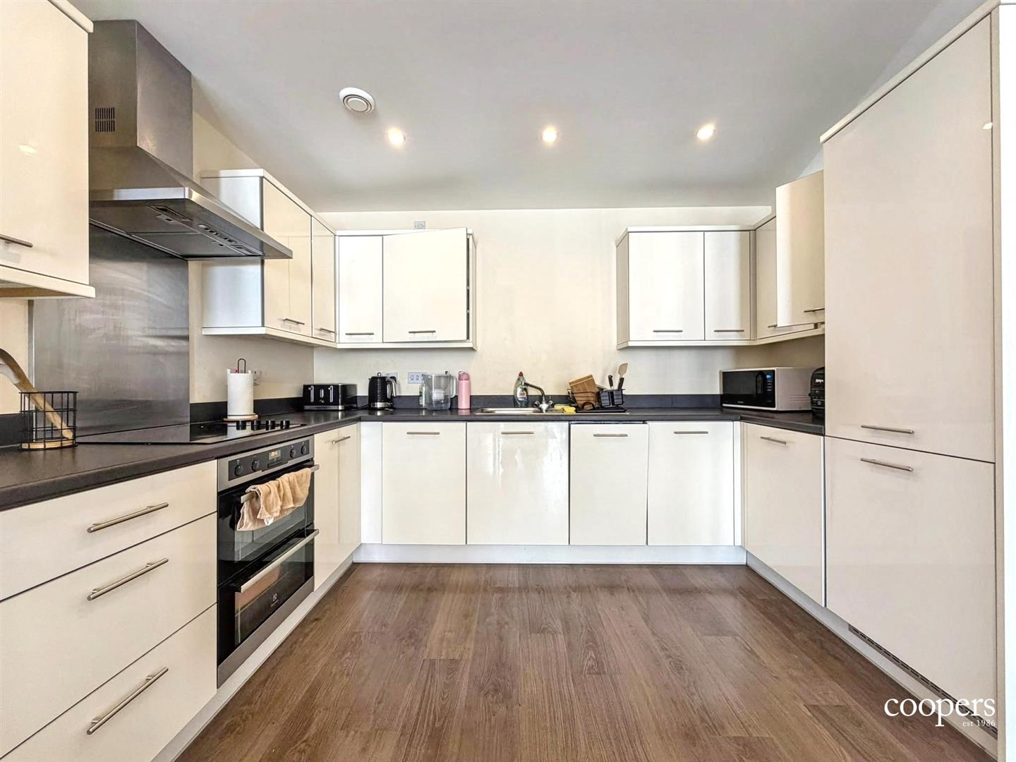 Flat Northolt Road in Greater London