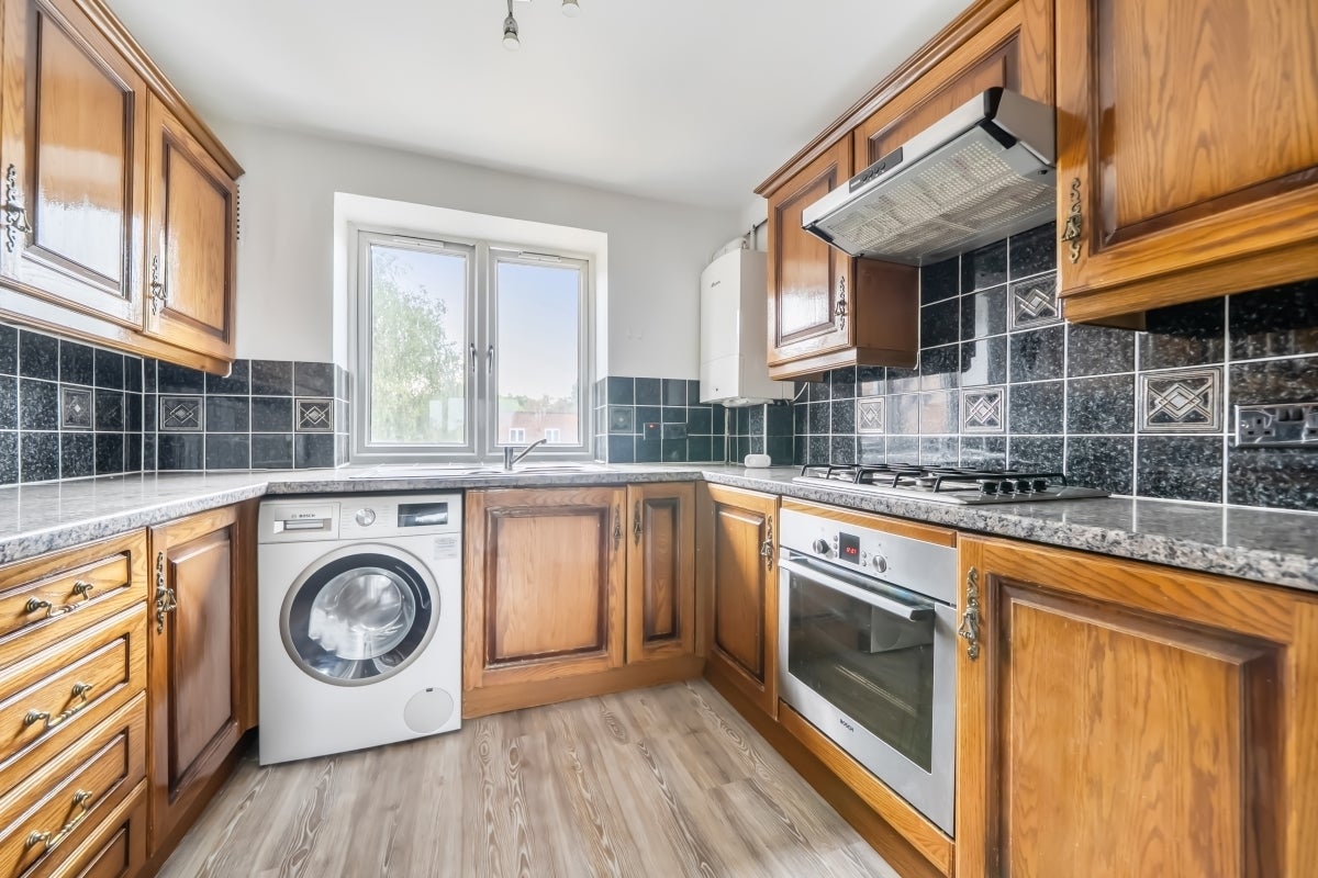 Flat Friern Barnet Lane in Greater London