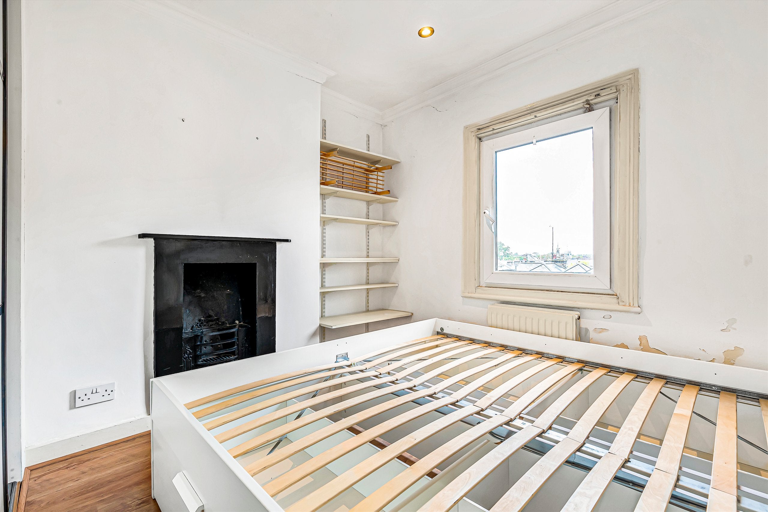 Flat Sheen Road in Greater London