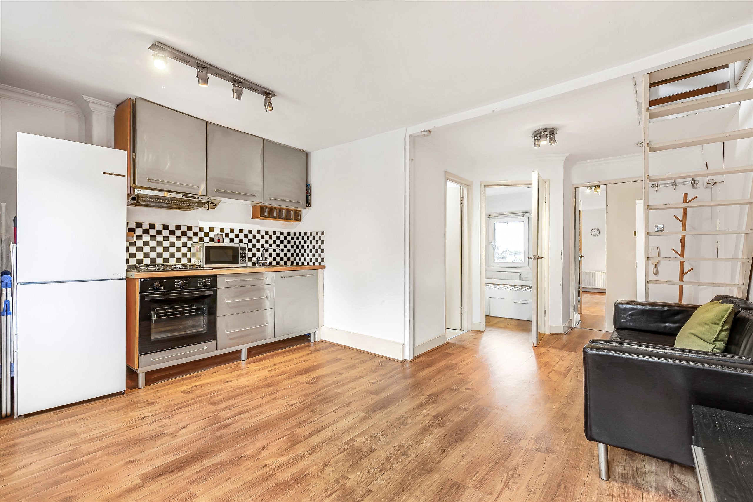 Flat Sheen Road in Greater London