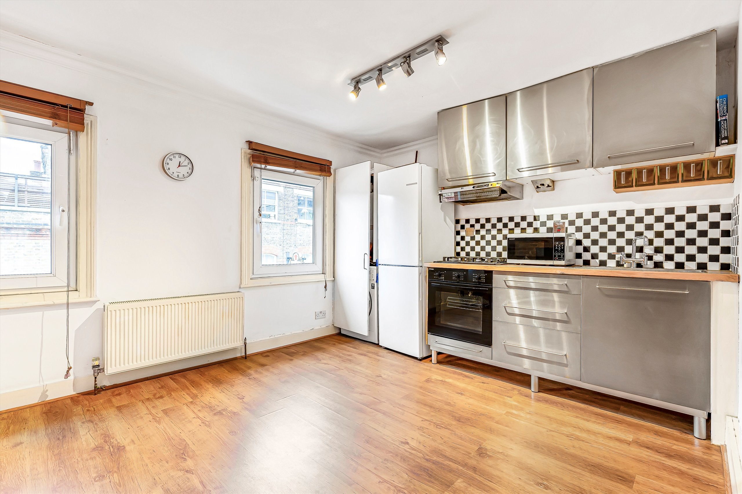 Flat Sheen Road in Greater London
