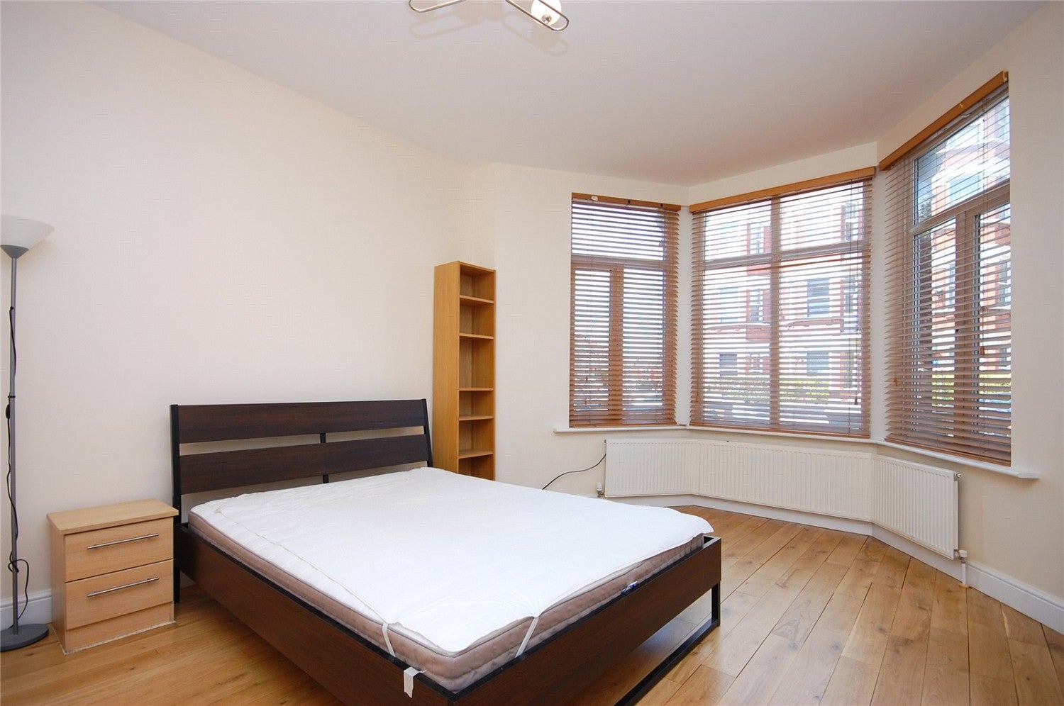 Flat Chichele Road in Greater London