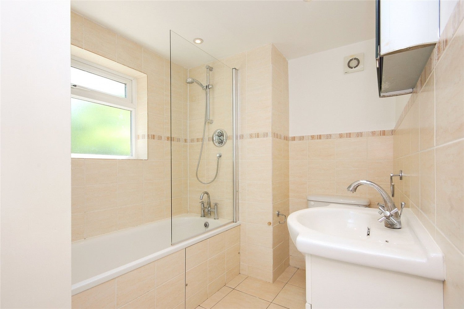 Flat Chichele Road in Greater London