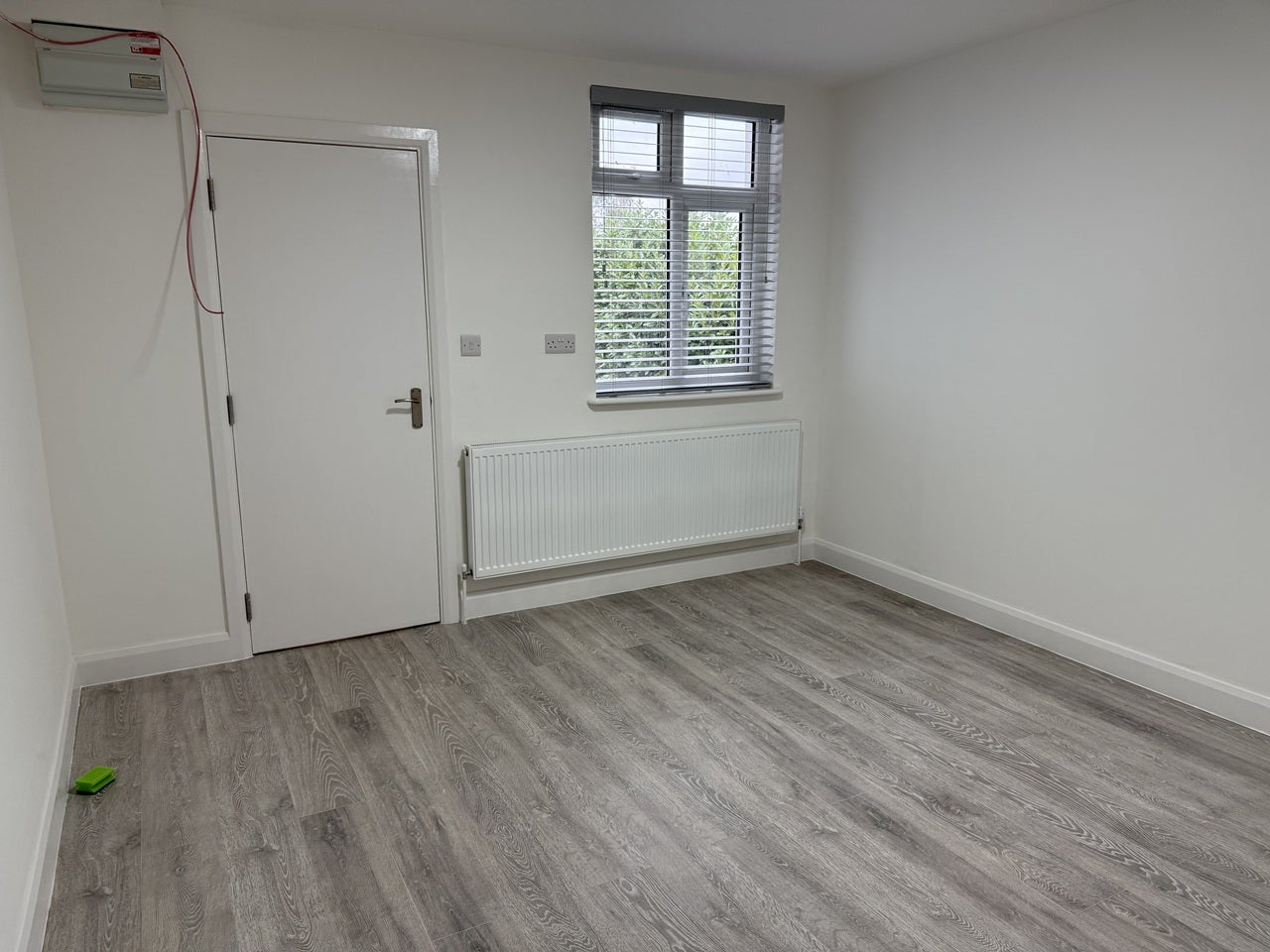 Flat Robinson Road in Greater London