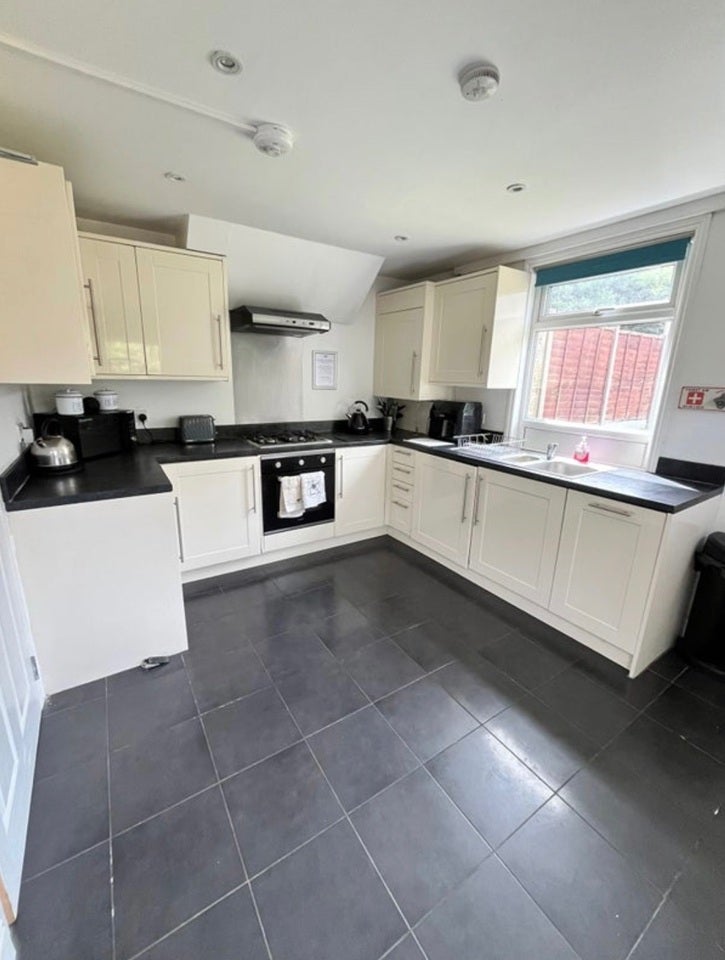 Room Grosvenor Road in Watford