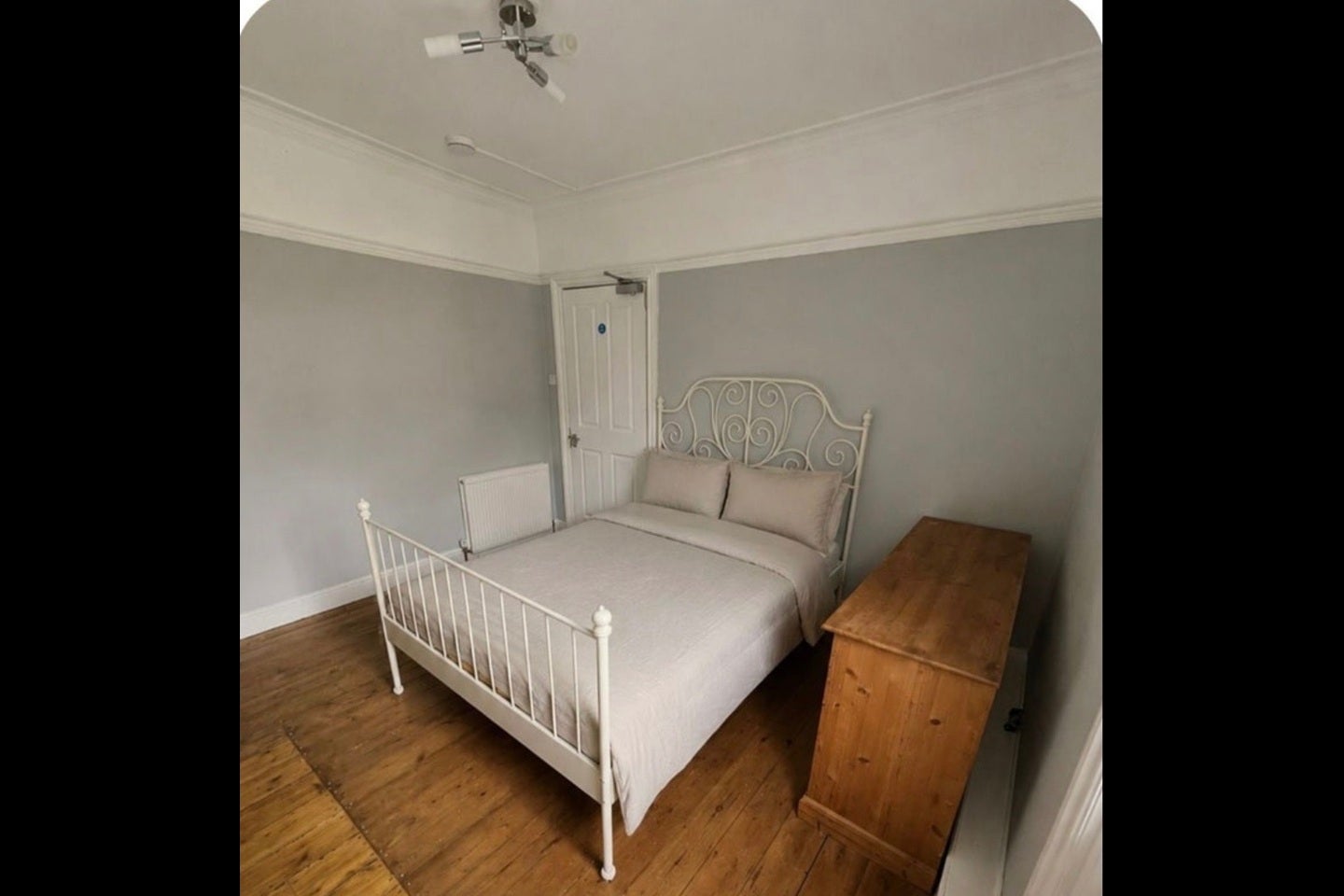 Room Grosvenor Road in Watford