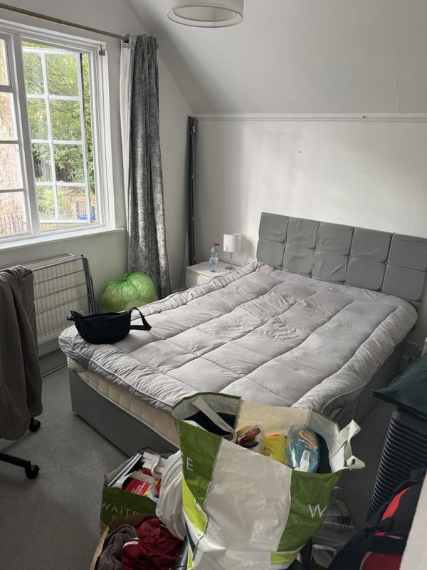Room Avondale Park Road in Greater London