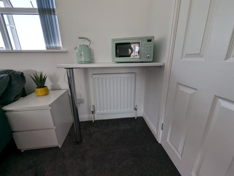 Room St. Andrew's Way in Slough