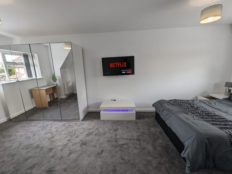 Room St. Andrew's Way in Slough