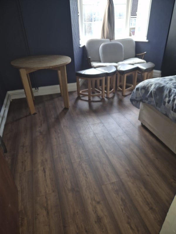 Flat Victoria Road in Greater London