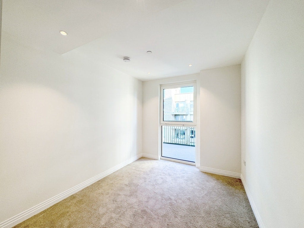 Flat Lollard Street in Greater London