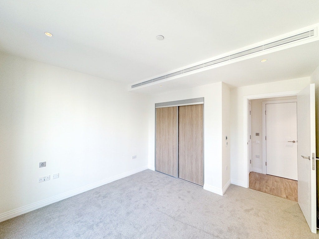 Flat Lollard Street in Greater London