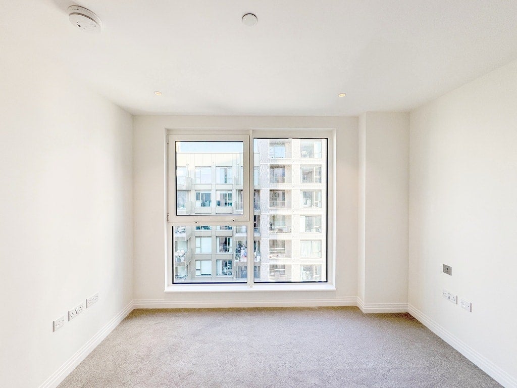 Flat Lollard Street in Greater London