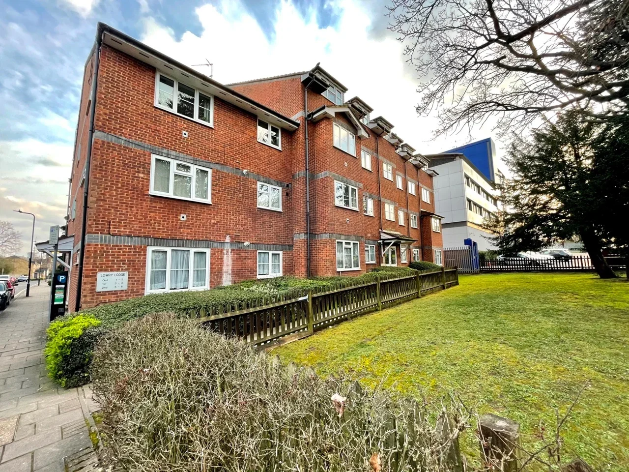 Flat Turner Close in Greater London