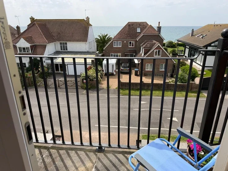 Flat Aldwick Avenue in Arun