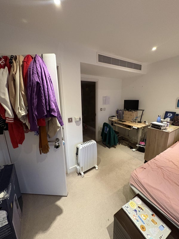 Room Marsh Wall in Greater London