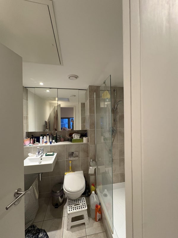 Room Marsh Wall in Greater London