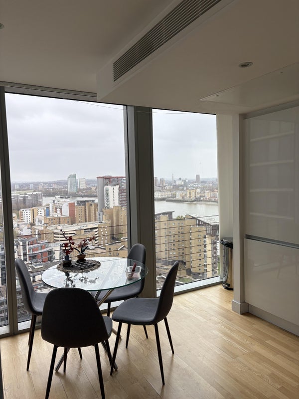 Room Marsh Wall in Greater London