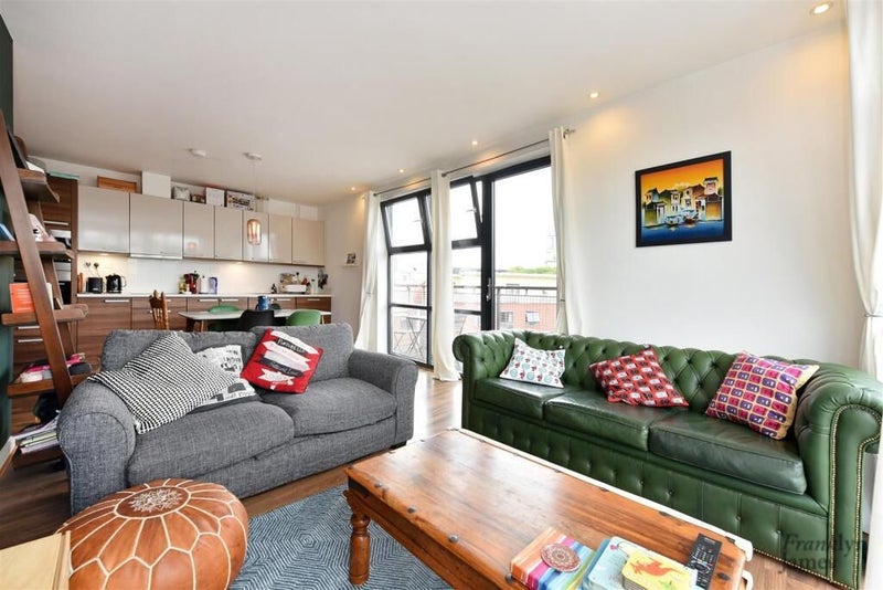 Room Copenhagen Place in Greater London