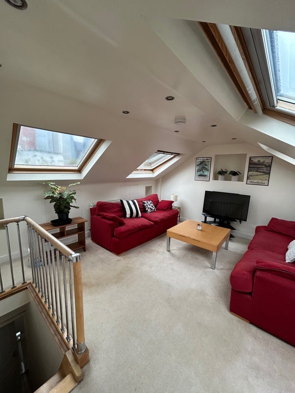 Room Meadow Road in Greater London