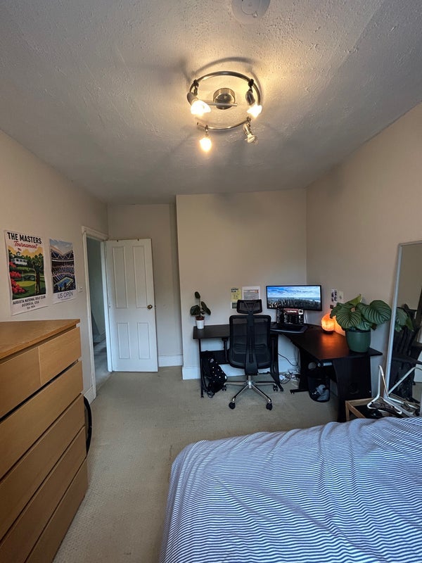 Room Meadow Road in Greater London