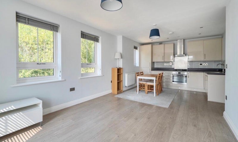 Room St Mark's Road in Maidenhead
