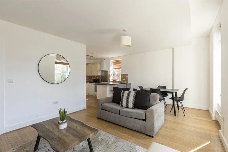 Flat Clapham Road in Greater London