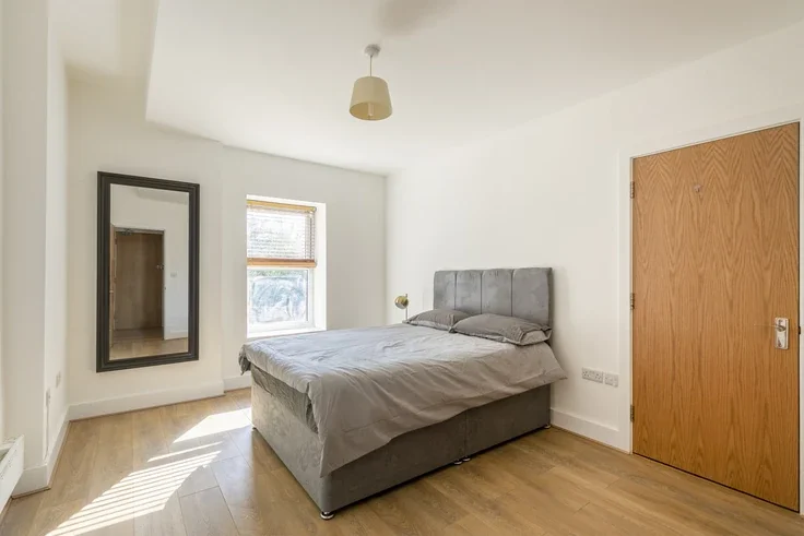 Flat Clapham Road in Greater London