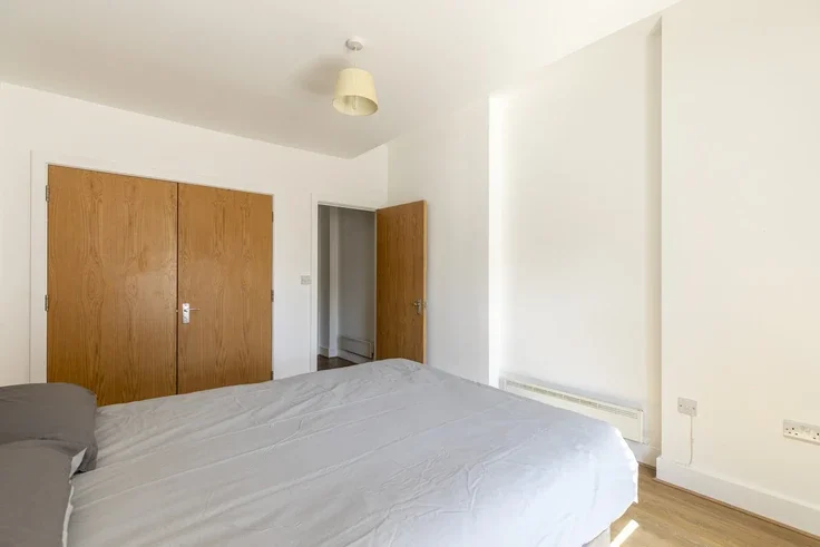 Flat Clapham Road in Greater London