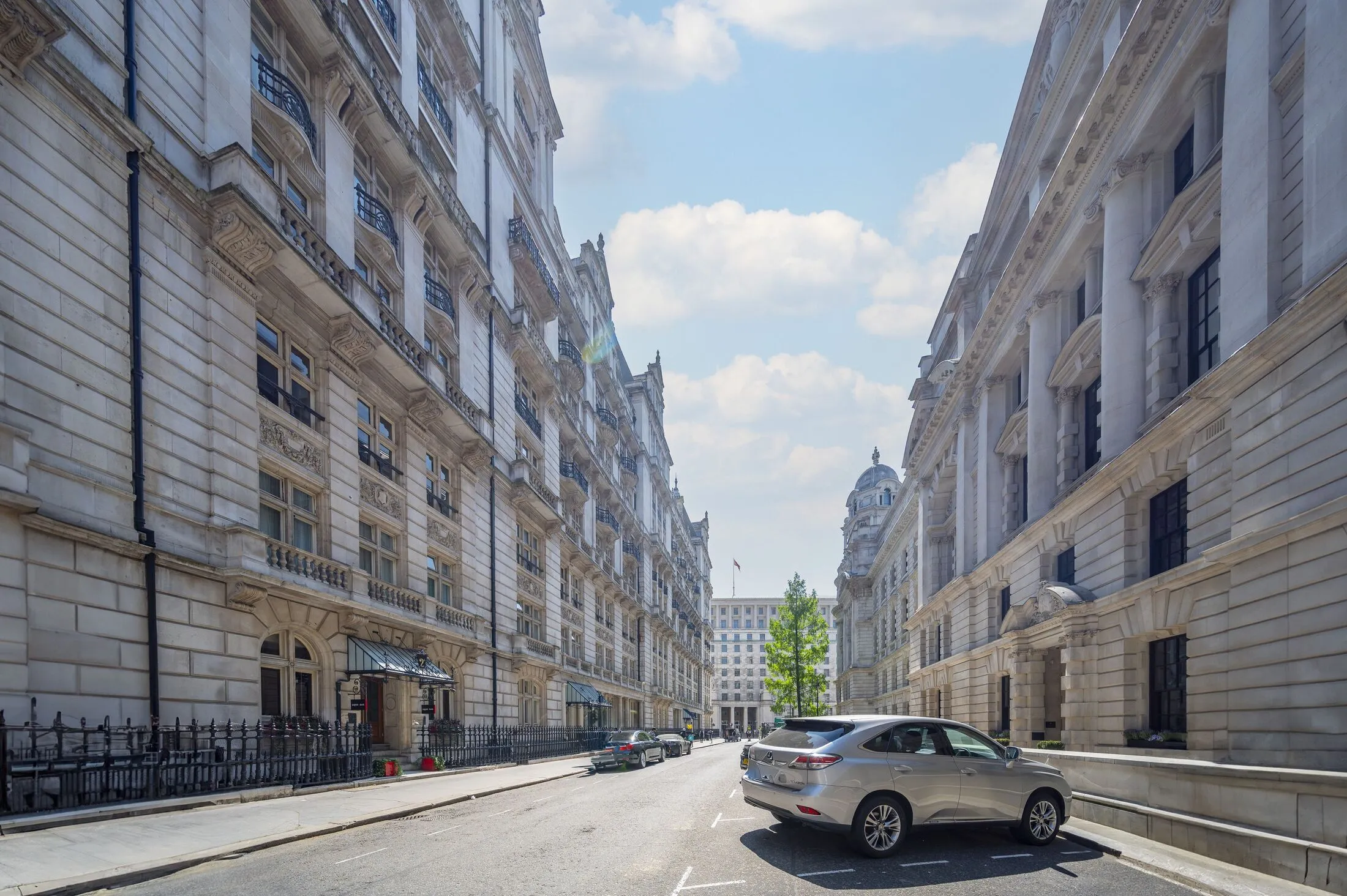 Flat Whitehall Court in City of Westminster