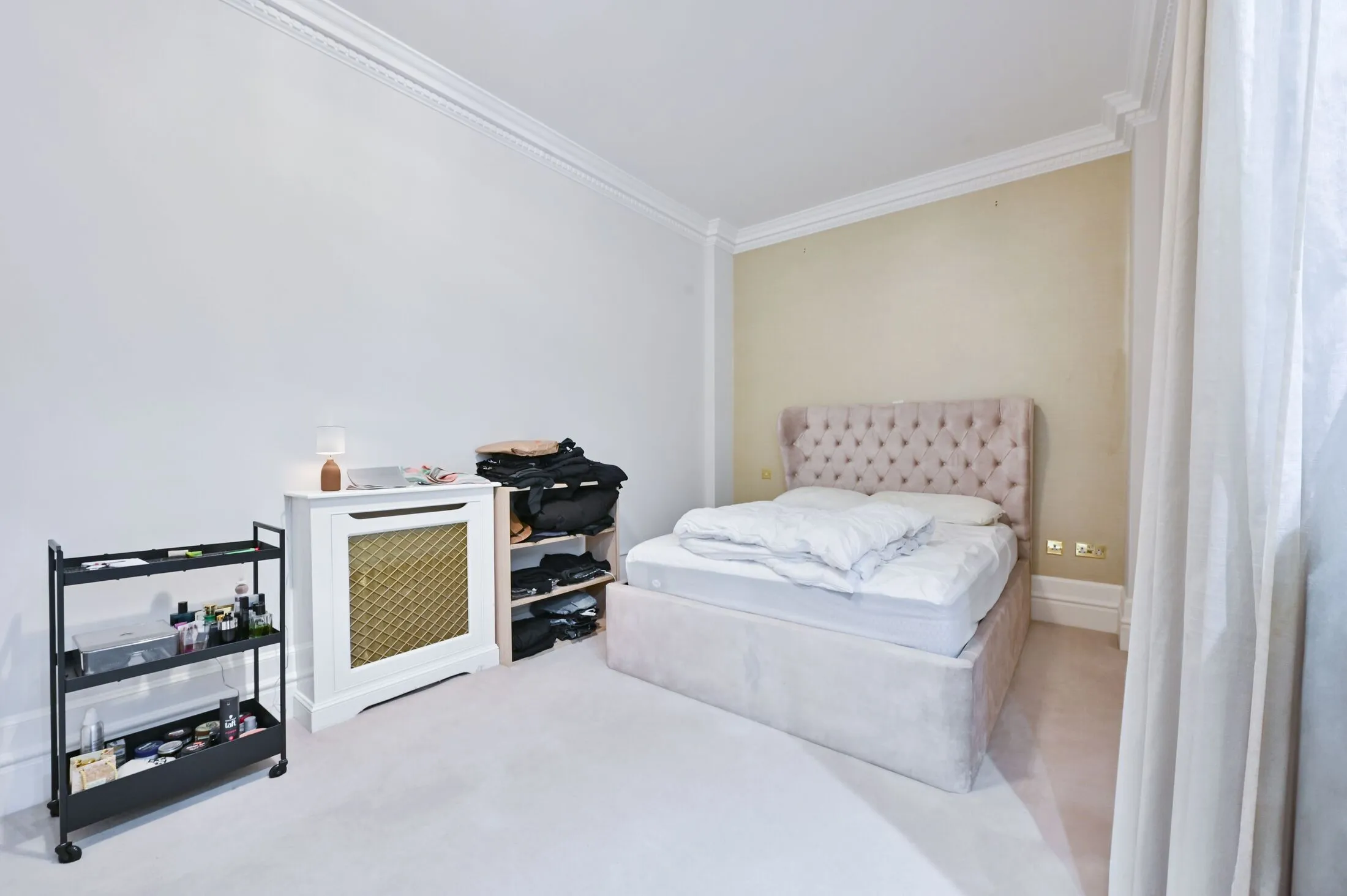 Flat Whitehall Court in City of Westminster