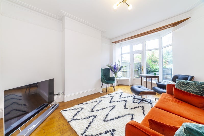 Room Cricklade Avenue in Greater London