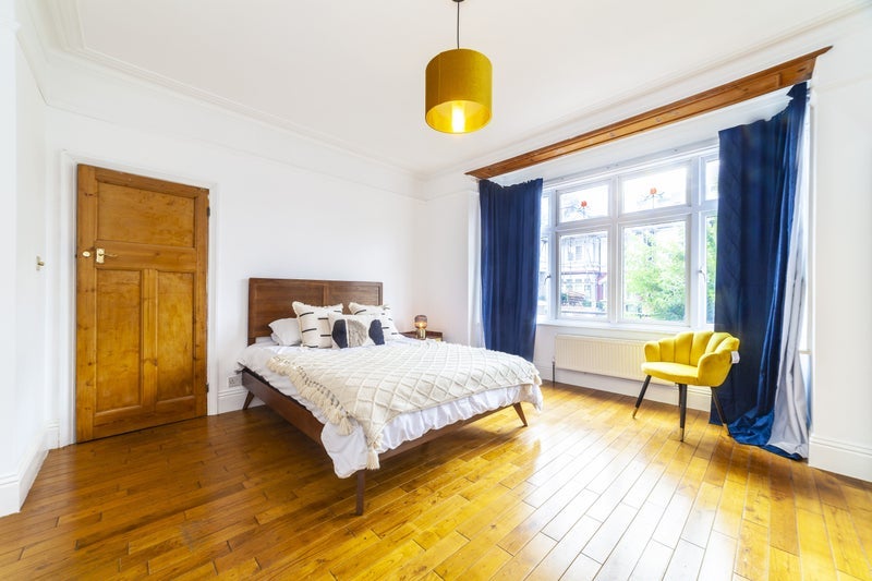 Room Cricklade Avenue in Greater London