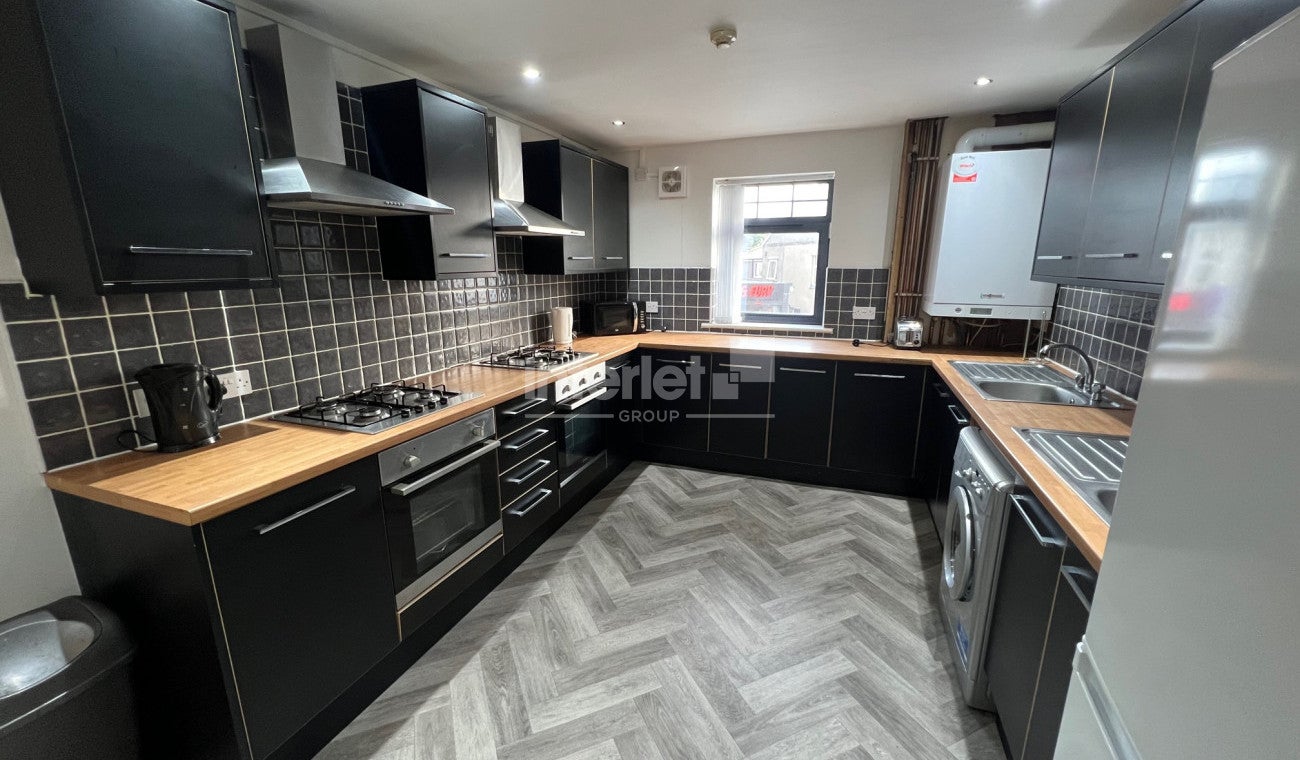 Flat Mundy Place in Cardiff