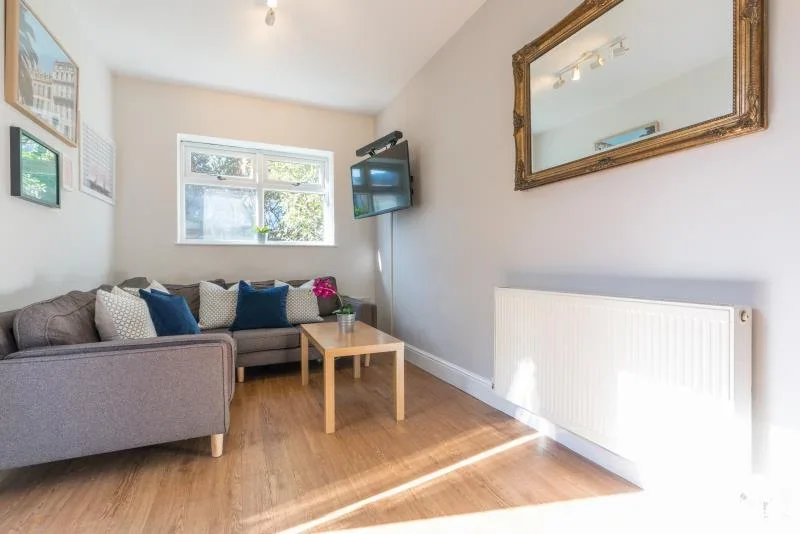 Room Montgomerie Road in Portsmouth