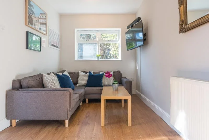 Room Montgomerie Road in Portsmouth