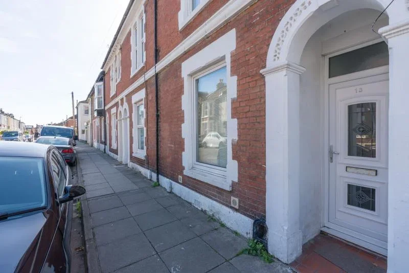 Room Montgomerie Road in Portsmouth