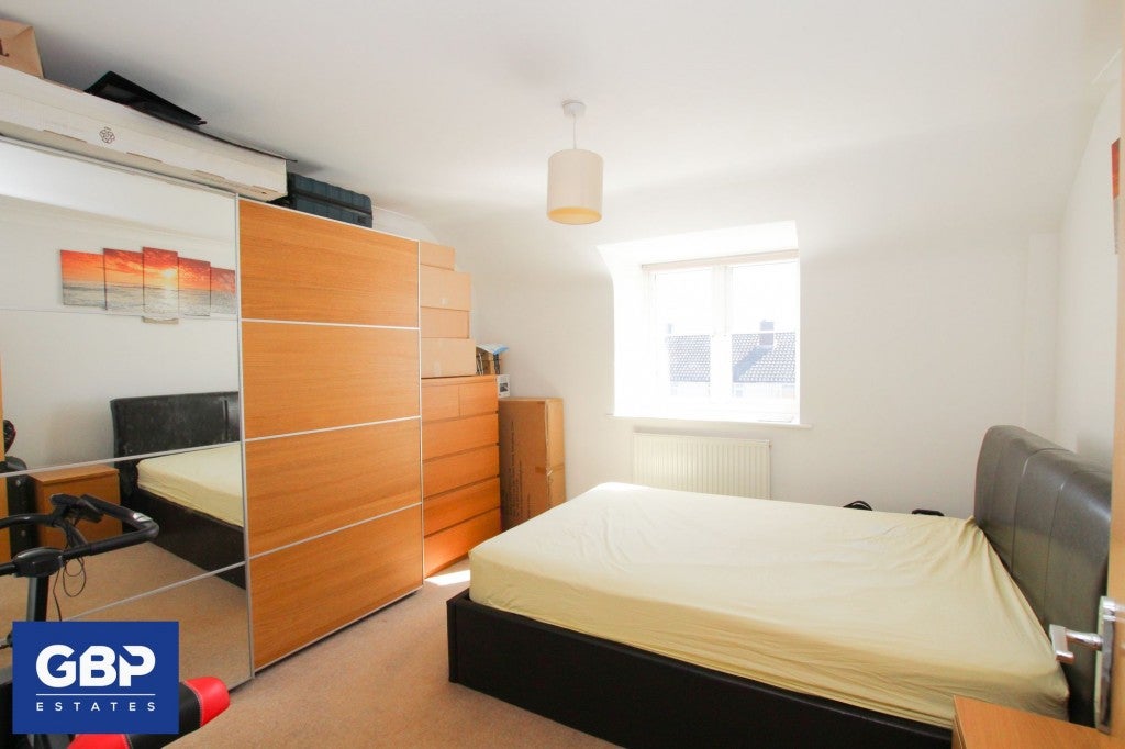 Flat Courtyard Mews in Greater London